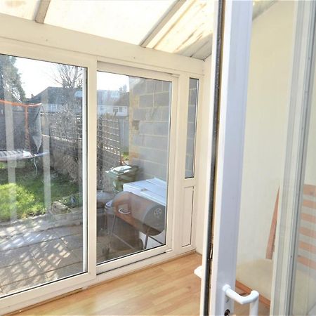London Deluxe 3 Bedroom House With Parking Space Dagenham Exterior foto